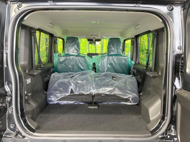 ���i�̂���������ʋ΁A���}���ɏ\���ȉ׎��X�y�[�X���m�ۂ��Ă���܂��B�Z�J���h�V�[�g��|���ƁA�傫�ȉו��̐ύڂ��\�ł���