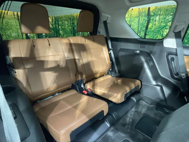 3列目シートはもちろん状態良好☆大人でもゆったりと座って頂けますので、大人数でのお出かけもラクラクです♪ご家族で、気の知れた仲間で、ドライブに行くのが楽しみですね♪