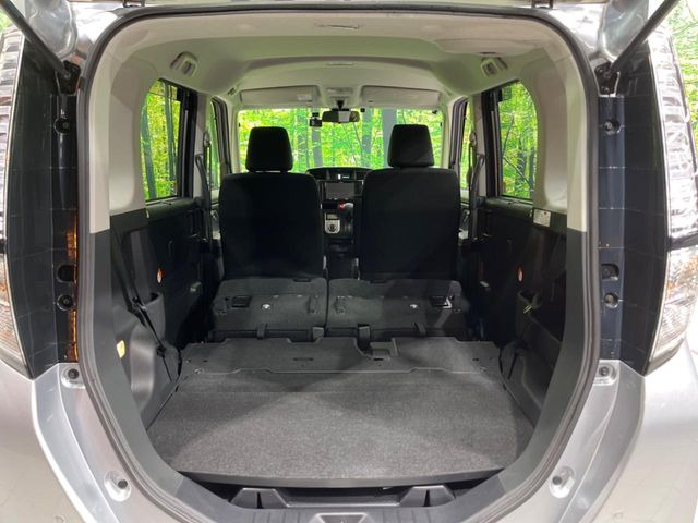 後席を格納すると、これだけの広さが!シーンに合わせたシートアレンジで、大きな荷物も積むことが出来ます♪