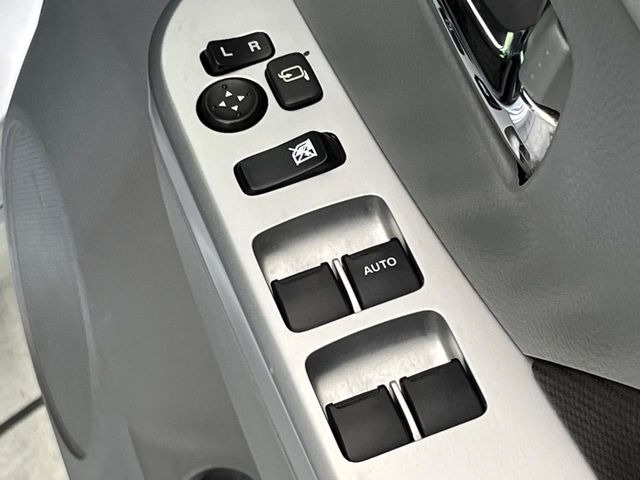 �y�d���i�[�~���[�z�T�C�h�~���[�͓d���i�[���ƂȂ��Ă���A�������ԏ�ł��L�Y�������X�N��}�����܂��B