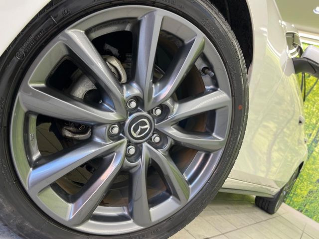 �y����18�C���`�A���~�z�C�[���z�O�ςɃ}�b�`���������A���~�z�C�[���𑕒����Ă���܂��B�e��ЊO�A���~�z�C�[����A�X�^�b�h���X�^�C�����戵�����Ă���܂��B���񂲑��k����������