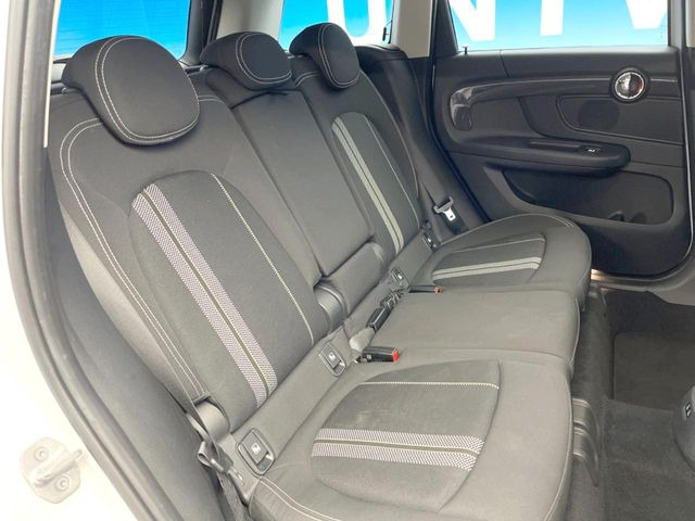 ●後部座席も気になるようなキズ・汚れやへたり等、大きなダメージはなく、良好な状態です。