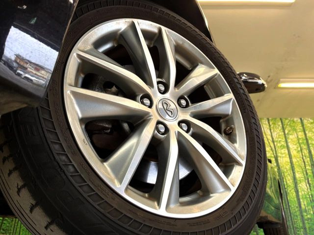 【純正17インチアルミホイール】外観にマッチした純正アルミホイールを装着しております。各種社外アルミホイールや、スタッドレスタイヤも取扱いしております。是非ご相談ください♪
