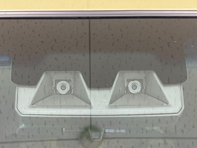 �y�X�}�[�g�A�V�X�g�z���s���ɑO���̎ԗ�����F�����A�Փ˂������Ȏ��͌x��ƃu���[�L�ŏՓˉ���Ɣ�Q�y�����A�V�X�g�B�����S�Ƀh���C�u�����y���݂��������܂��B