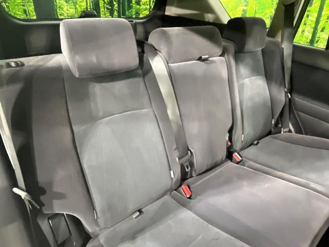 後部座席も気になるようなキズ・汚れやへたり等、大きなダメージはなく、良好な状態です。