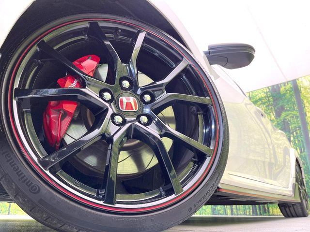 �y����20�C���`�A���~�z�C�[���z�O�ςɃ}�b�`���������A���~�z�C�[���𑕒����Ă���܂��B�e��ЊO�A���~�z�C�[����A�X�^�b�h���X�^�C�����戵�����Ă���܂��B���񂲑��k����������