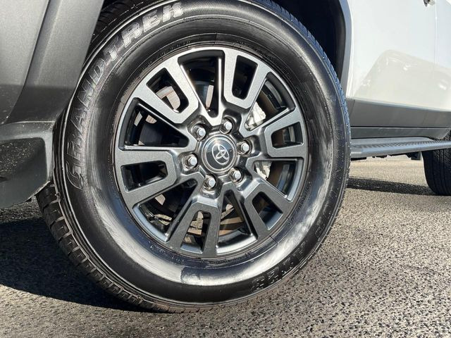 �y����18�C���`�A���~�z�C�[���z�O�ςɃ}�b�`���������A���~�z�C�[���𑕒����Ă���܂��B�e��ЊO�A���~�z�C�[����A�X�^�b�h���X�^�C�����戵�����Ă���܂��B���񂲑��k����������