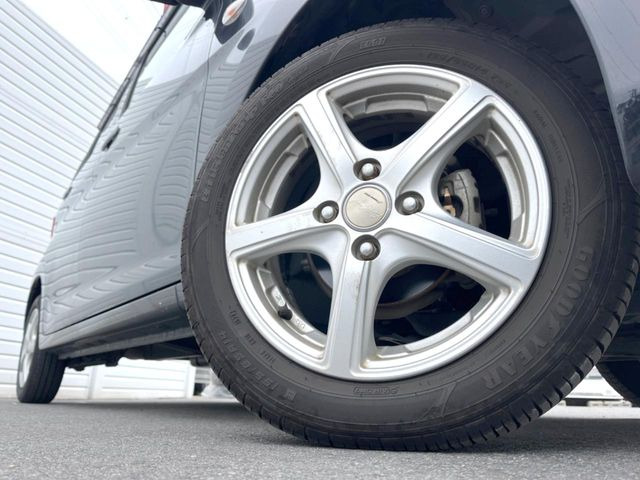 �y14�C���`�A���~�z�C�[���z�O�ςɃ}�b�`�����A���~�z�C�[���𑕒����Ă���܂��B�e��A���~�z�C�[����A�X�^�b�h���X�^�C�����戵�����Ă���܂��B���񂲑��k����������