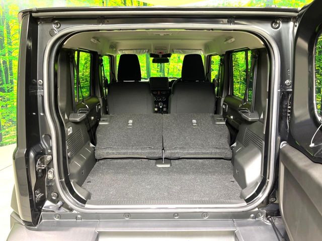 ���i�̂���������ʋ΁A���}���ɏ\���ȉ׎��X�y�[�X���m�ۂ��Ă���܂��B�Z�J���h�V�[�g��|���ƁA�傫�ȉו��̐ύڂ��\�ł���