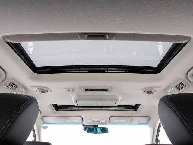 ★ツインサンルーフ★希少装備を装着!開放的な空間をお楽しみください!