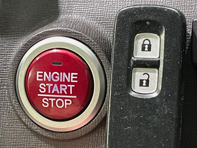 �yHonda�X�}�[�g�L�[�z�J�o����|�P�b�g�ɓ��ꂽ�܂܂ł��h�A�̎{���E�������\�ȃX�}�[�g�L�[�𑕔��B�G���W���̃I���E�I�t�����J�M�����o���K�v����������Ƃ��Ă��֗��ł���