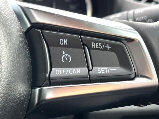 【クルーズコントロール】高速道路もラクラク走行。アクセルを離しても一定速度で走行ができ、長距離運転時の負担を軽減!加速・減速も簡単なスイッチ操作で調整できます。