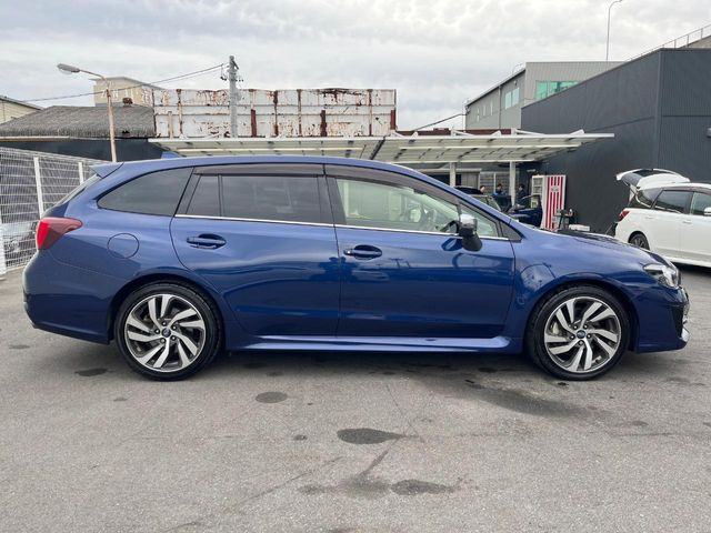 高透明度のガラス皮膜で撥水はもちろん、上質なツヤ・光沢を実現。紫外線や酸性雨から大切な愛車を保護し、色あせ・劣化を防止。「弾スプラッシュコート」、「弾プリミッサコート」からお選びいただけます。