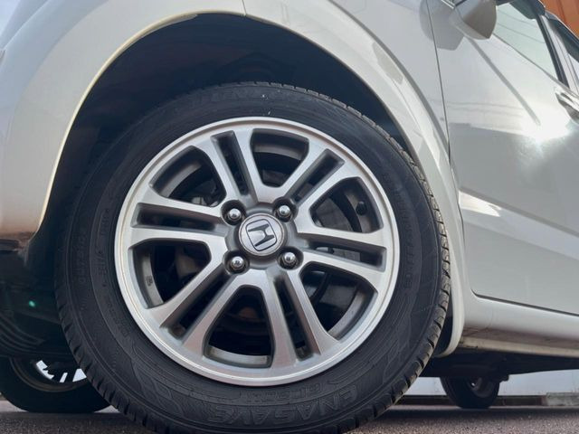 �y����14�C���`�A���~�z�C�[���z�O�ςɃ}�b�`���������A���~�z�C�[���𑕒����Ă���܂��B�e��ЊO�A���~�z�C�[����A�X�^�b�h���X�^�C�����戵�����Ă���܂��B���񂲑��k����������