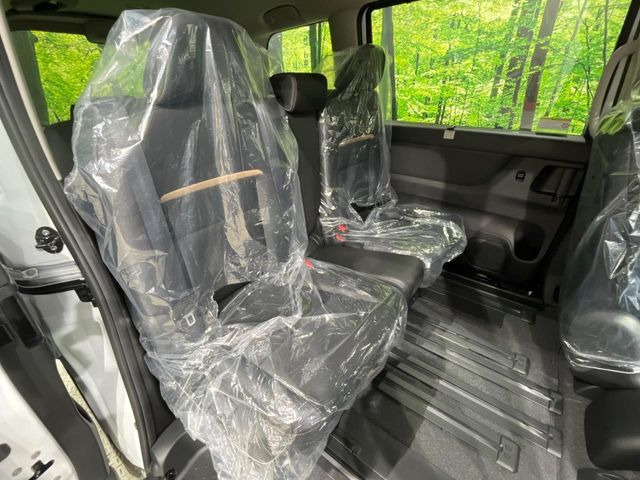 �Z�J���h�V�[�g�͒������������ƂȂ��Ă���A�X���C�h����ΒʘH�X�y�[�X���o��!�O��̈ړ����Ƃ��Ă��ȒP�ł���������A8����Ԏ������K�ȍ���S�n�̃V�[�g�ƂȂ��Ă��܂���