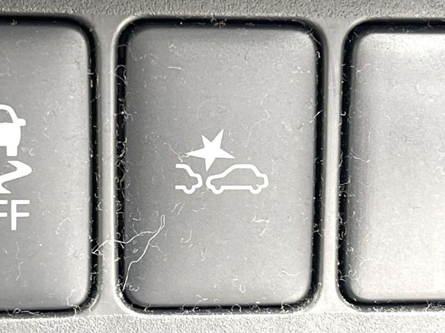 �y�O�He-Assist�z���s���ɑO���̎ԗ�����F�����A�Փ˂������Ȏ��͌x��ƃu���[�L�ŏՓˉ���Ɣ�Q�y�����A�V�X�g�B�����S�Ƀh���C�u�����y���݂��������܂��B