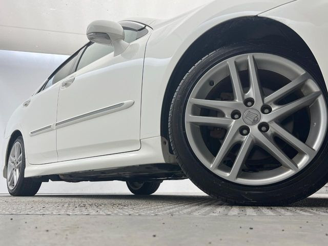 �y����18�C���`�A���~�z�C�[���z�O�ςɃ}�b�`���������A���~�z�C�[���𑕒����Ă���܂��B�e��ЊO�A���~�z�C�[����A�X�^�b�h���X�^�C�����戵�����Ă���܂��B���񂲑��k����������