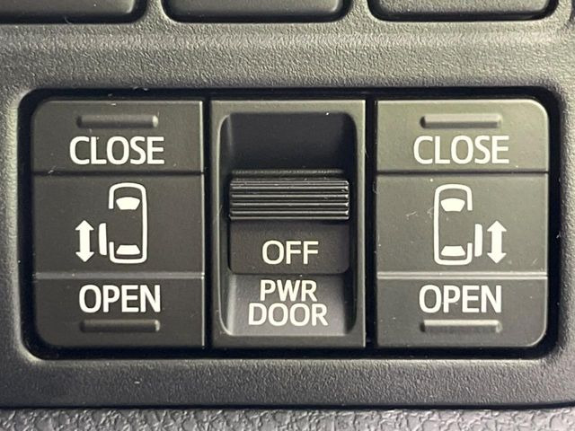 【両側パワースライドドア】スマートキーや運転席のスイッチで後席両側スライドドアの開閉が可能♪電動だから力を入れてドアを開ける必要が無く、小さなお子様でも簡単に開け閉めでき快適です♪