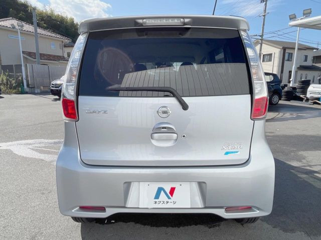 安心の最長10年・走行無制限保証(有償)をご用意。保証内容も充実はもちろん、無料点検&オイル交換や、年中無休の全国・24時間ロードサービスも付帯されておりますのでご安心下さい。