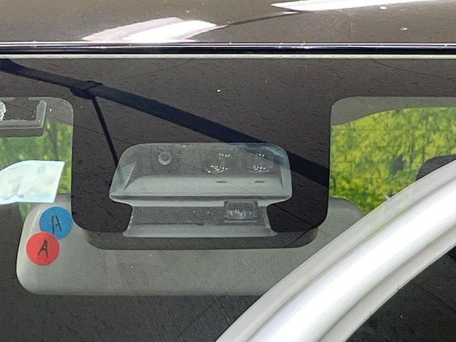 【スズキ セーフティサポート】走行中に前方の車両等を認識し、衝突しそうな時は警報とブレーキで衝突回避と被害軽減をアシスト。より安全にドライブをお楽しみいただけます。