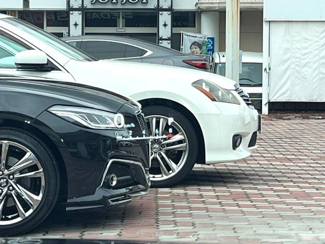 �y�J���[�w�b�h�A�b�v�f�B�X�v���C�z���݂̑��x�⑖�s�����f�W�^���\���ŉ^�]�ȑO���̃K���X�ɓ��e!�J���[�t���Ŏ��F���������A�^�]���ڐ������炳���K�v�ȏ����m�F�ł���̂łƂ��Ă��֗��ň��S!