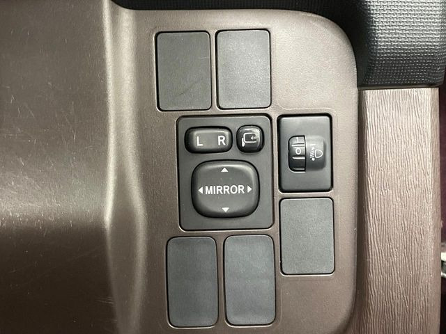 �y�d���i�[�~���[�z�T�C�h�~���[�͓d���i�[���ƂȂ��Ă���A�������ԏ�ł��L�Y�������X�N��}�����܂��B