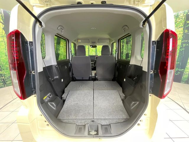 ���i�̂���������ʋ΁A���}���ɏ\���ȉ׎��X�y�[�X���m�ۂ��Ă���܂��B�Z�J���h�V�[�g��|���ƁA�傫�ȉו��̐ύڂ��\�ł���