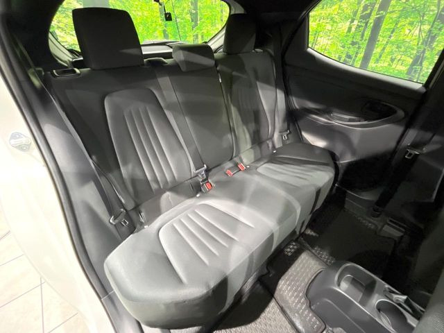 後部座席も気になるようなキズ・汚れやへたり等、大きなダメージはなく、良好な状態です。