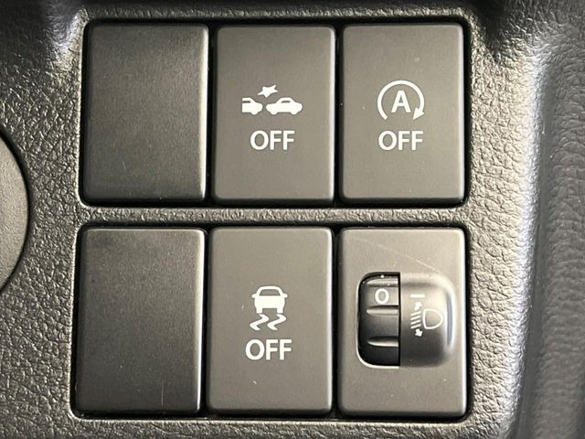 【アイドリングストップ】赤信号や渋滞で停車した際にエンジンを停止し、無駄な燃料の消費を抑えます。燃費向上や環境保護につなげる機能♪エンジンはブレーキを離せば再始動します。