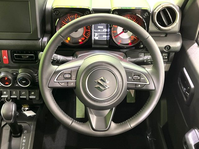 �y�����v�����X�e�A�����O�z�㎿�Ȋv���g�p���邱�ƂŁA��ɂ����������݂ƂĂ��^�]���₷���n���h���ł���