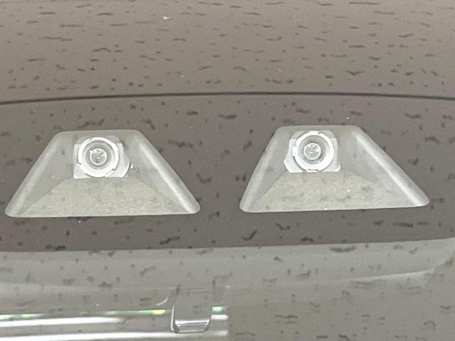 【スマートアシスト】走行中に前方の車両等を認識し、衝突しそうな時は警報とブレーキで衝突回避と被害軽減をアシスト。より安全にドライブをお楽しみいただけます。