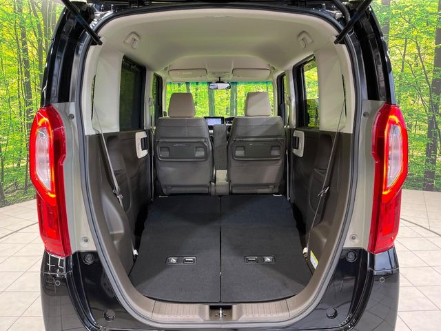 普段のお買い物や通勤、送迎等に十分な荷室スペースを確保しております。セカンドシートを倒すと、大きな荷物の積載も可能です♪