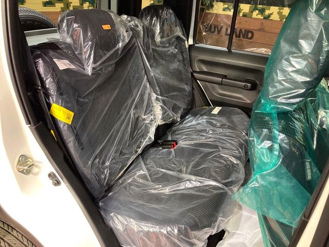 ���i���ȃI���W�i���t���A�}�b�g���I�v�V�����ɂĂ��p�ӂ��Ă���܂��B���D���ȃf�U�C����J���[�����Ԃɍ��킹�đI��ł����������Ƃ��ł��܂���