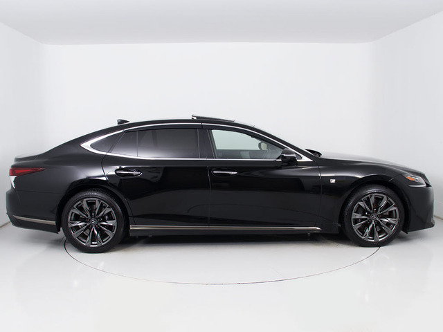 Fスポーツ専用ダークプレミアムメタリック仕様のアルミホイールです!!お好みはいかがでしょうか?アルミのデザイン変更やインチ変更などもお気軽にご相談下さい。