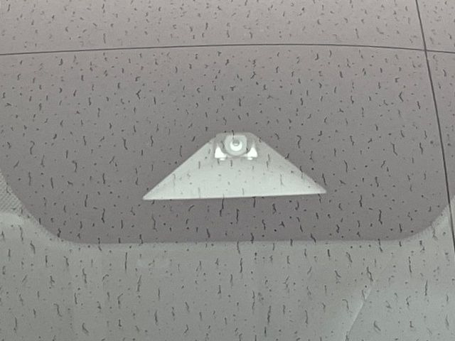 �y�C���e���W�F���g�G�}�[�W�F���V�[�u���[�L�z�t�����g�J�����őO���̎ԗ�����s�҂����m�B�Փ˂������Ȏ��͏Փ˔�Q�y���u���[�L���쓮�A�Փˉ�����T�|�[�g�B�����S�Ƀh���C�u�����y���݂��������܂��B