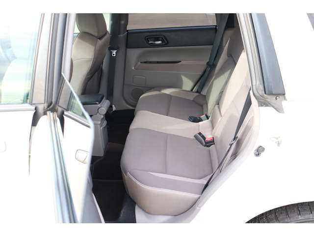 リヤシートも使用感少なく綺麗な状態です( ´艸`)