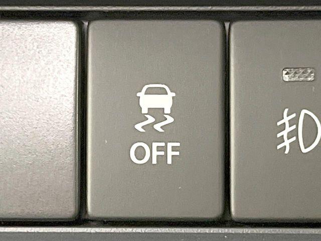 �y������h�~���u�z�ԗ��̉���������m����ƁA�����I�Ɏԗ��̐i�s������ۂ悤�Ɏԗ��𐧌䂵�܂��B�J�̓��ȂǊ���₷���H�ʏ󋵂ł����S�ȉ^�]���\�ł��B