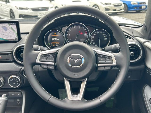 �y�����v�����X�e�A�����O�z�㎿�Ȋv���g�p���邱�ƂŁA��ɂ����������݂ƂĂ��^�]���₷���n���h���ł���