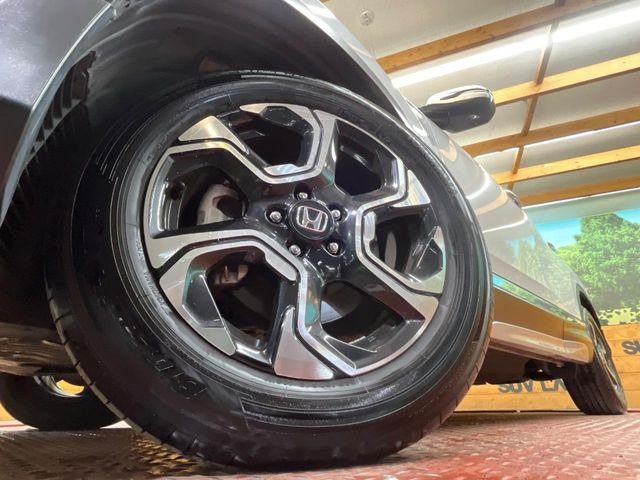 �y����18�C���`�A���~�z�C�[���z�O�ςɃ}�b�`���������A���~�z�C�[���𑕒����Ă���܂��B�e��ЊO�A���~�z�C�[����A�X�^�b�h���X�^�C�����戵�����Ă���܂��B���񂲑��k����������