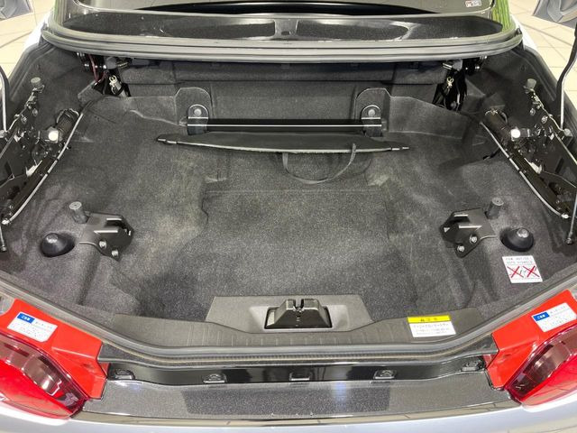 ���i�̂���������ʋ΁A���}���ɏ\���ȉ׎��X�y�[�X���m�ۂ��Ă���܂��B