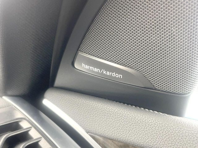 ��harman/kardon�T�E���h�V�X�e��:�I�[�f�B�I��僁�[�J�[����|����v���~�A���X�s�[�J�[�𑕔��B�����̃X�s�[�J�[����A���̗������܂ŕ����鍂�i���ȉ��y�����y���݂��������܂��B