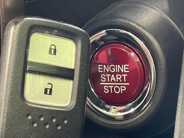 �yHonda�X�}�[�g�L�[�z�J�o����|�P�b�g�ɓ��ꂽ�܂܂ł��h�A�̎{���E�������\�ȃX�}�[�g�L�[�𑕔��B�G���W���̃I���E�I�t�����J�M�����o���K�v����������Ƃ��Ă��֗��ł���