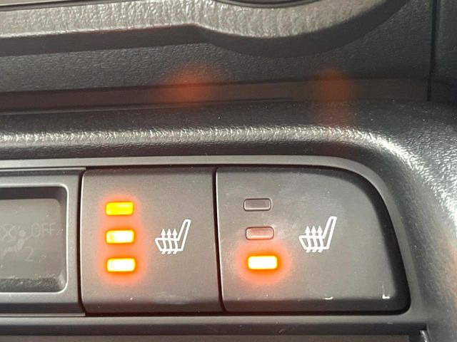 【シートヒーター】寒い日に重宝するシートヒーター!エアコンより早く温まってくれるので寒がりの人も安心ですね♪エアコンの温風は乾燥するから苦手、という方にもをおすすめです。