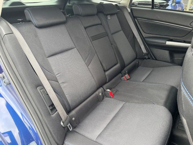 後部座席も気になるようなキズ・汚れやへたり等、大きなダメージはなく、良好な状態です。