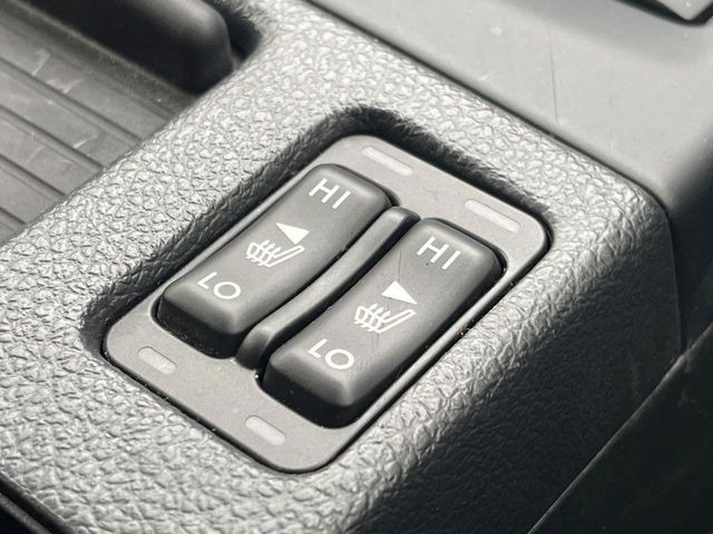 【シートヒーター】寒い日に重宝するシートヒーター!エアコンより早く温まってくれるので寒がりの人も安心ですね♪エアコンの温風は乾燥するから苦手、という方にもをおすすめです。