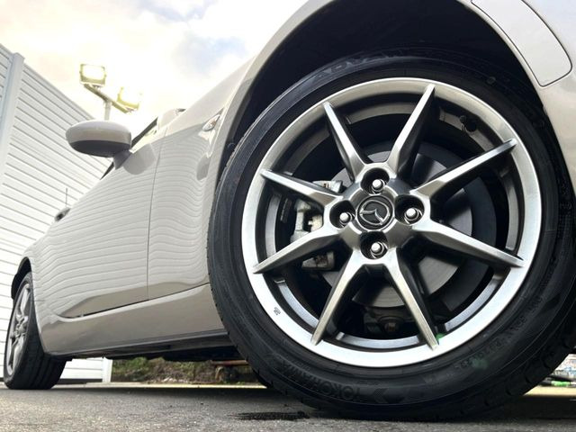 【純正16インチアルミホイール】外観にマッチした純正アルミホイールを装着しております。各種社外アルミホイールや、スタッドレスタイヤも取扱いしております。是非ご相談ください♪