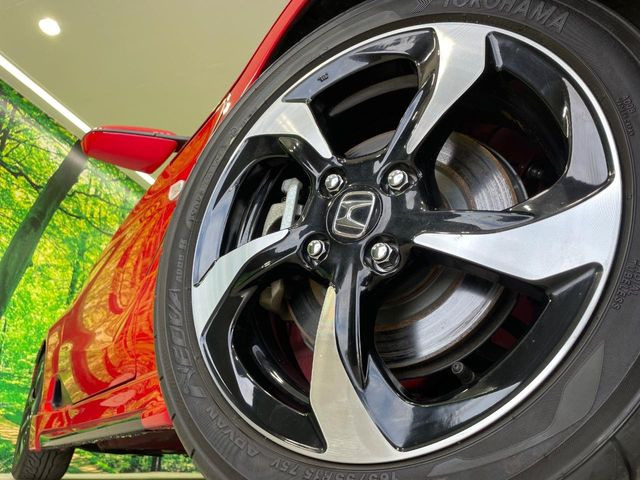 �y����16�C���`�A���~�z�C�[���z�O�ςɃ}�b�`���������A���~�z�C�[���𑕒����Ă���܂��B�e��ЊO�A���~�z�C�[����A�X�^�b�h���X�^�C�����戵�����Ă���܂��B���񂲑��k����������