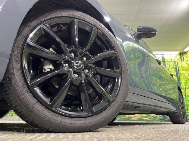 �y����18�C���`�A���~�z�C�[���z�O�ςɃ}�b�`���������A���~�z�C�[���𑕒����Ă���܂��B�e��ЊO�A���~�z�C�[����A�X�^�b�h���X�^�C�����戵�����Ă���܂��B���񂲑��k����������