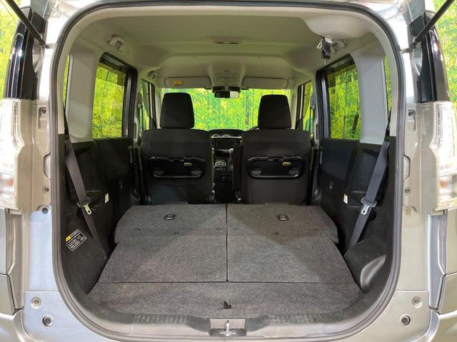 後席を格納すると、これだけの広さが!シーンに合わせたシートアレンジで、大きな荷物も積むことが出来ます♪