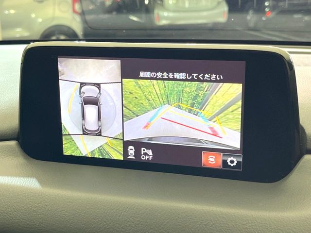 【360°ビューモニター】専用のカメラにより、上から見下ろしたような視点で360度クルマの周囲を確認することができます☆死角部分も確認しやすく、狭い場所での切り返しや駐車もスムーズに行えます。